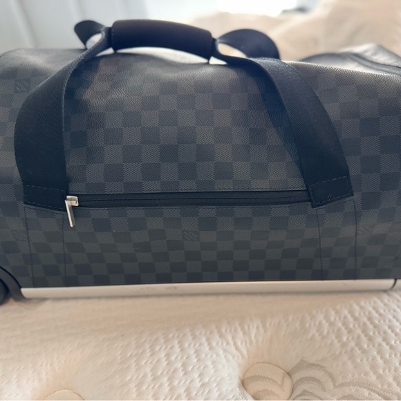 Louis Vuitton Damier Graphite Horizon Duffle 65 bag. - Picture 6 of 16